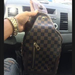 LV men’s shoulder bag (Authentic)
